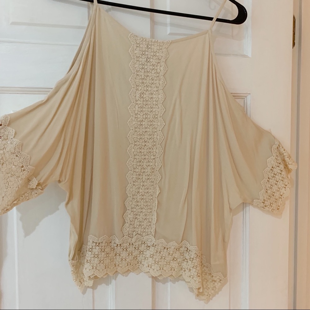 NEVER WORN - Nude cold shoulder top